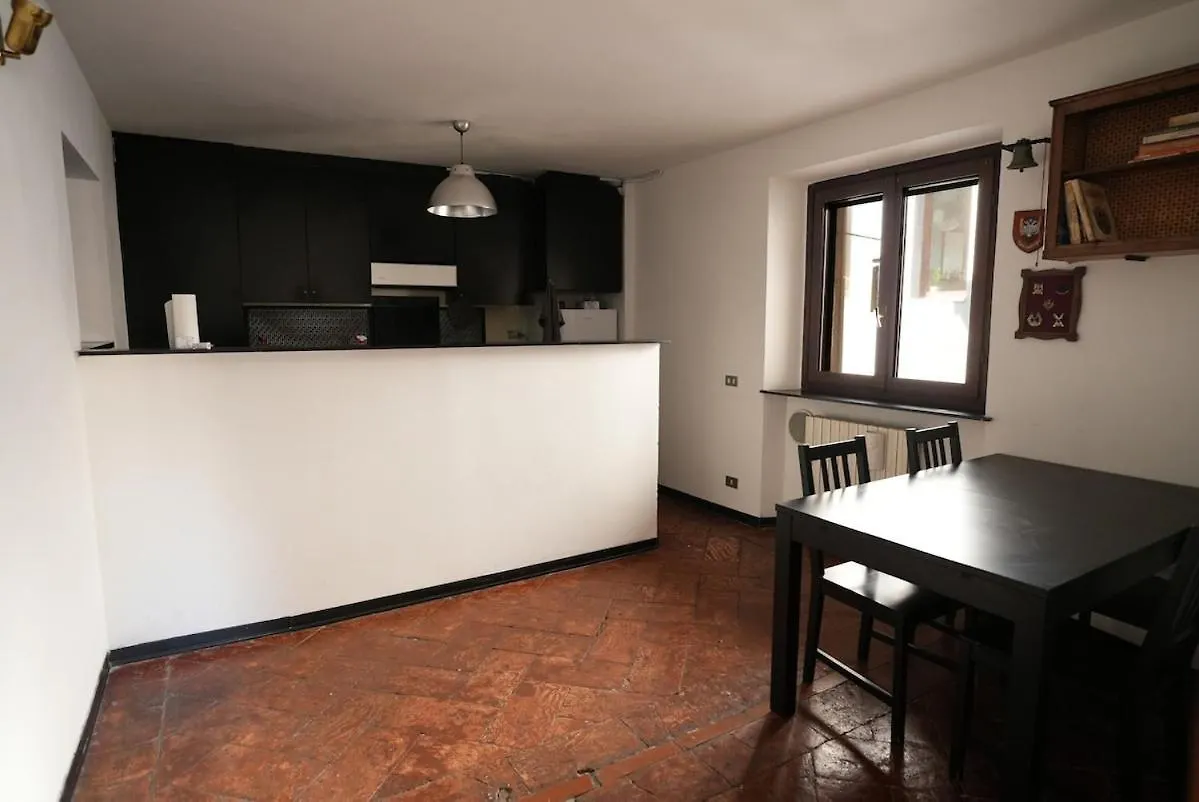 Very Central Vintage Milanese Apartment Италия
