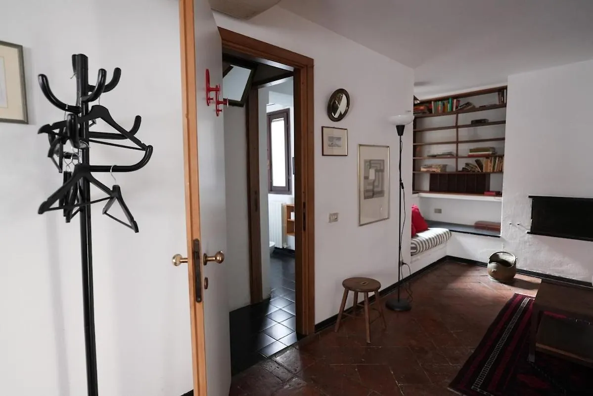Very Central Vintage Milanese Apartment  Милан