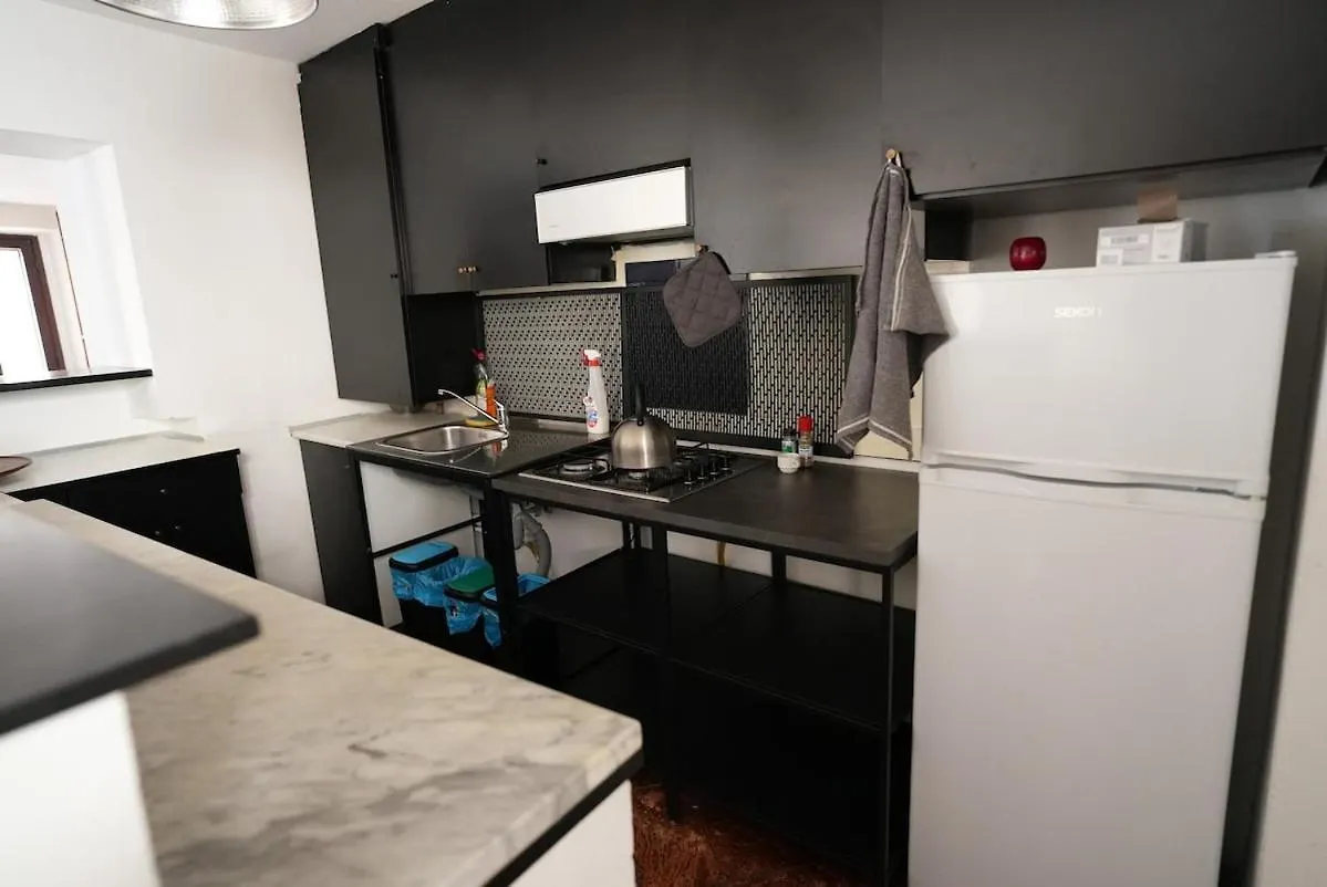 Very Central Vintage Milanese Apartment Милан