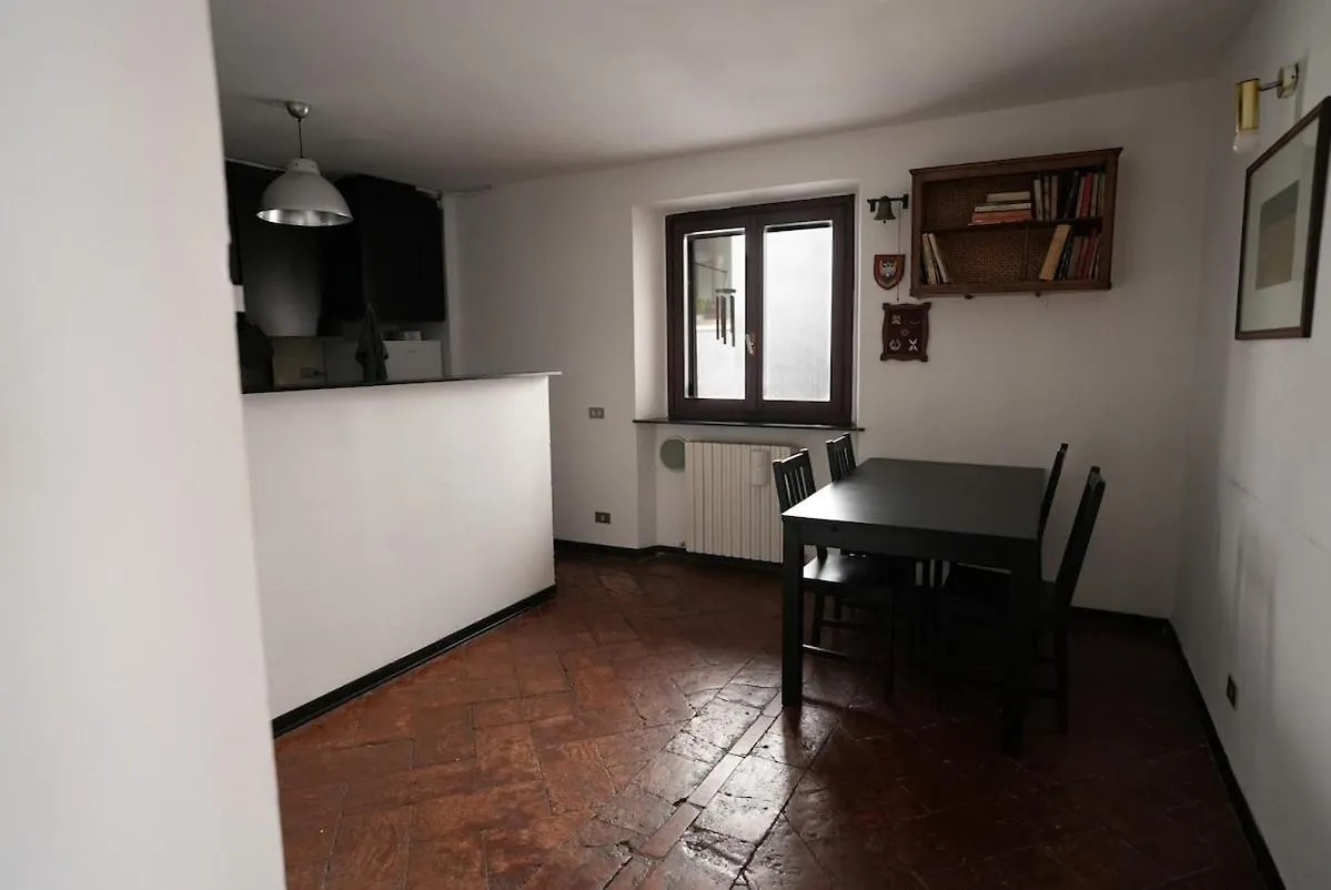 Very Central Vintage Milanese Apartment