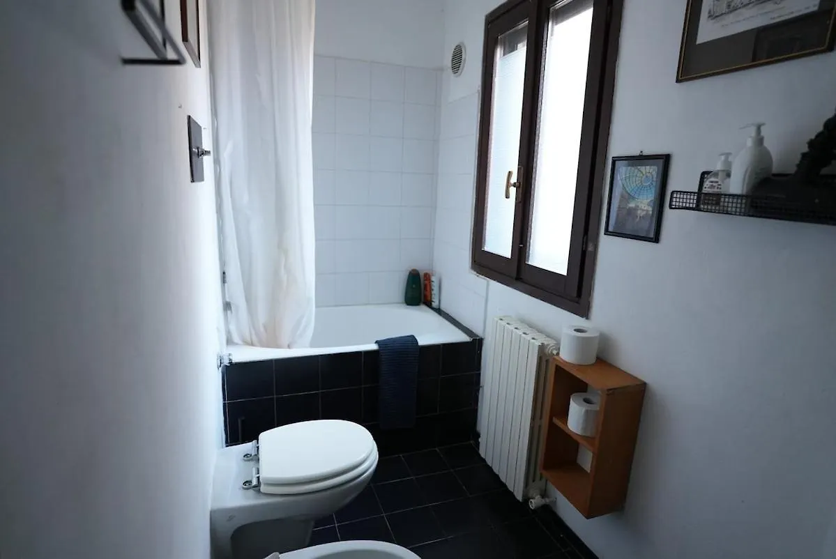 Very Central Vintage Milanese Apartment  Милан